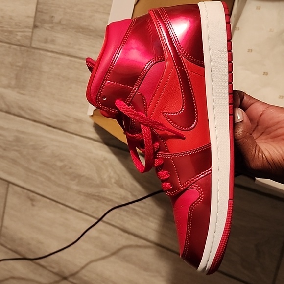 COPY - Lightly worn jordan 1s - Picture 2 of 3